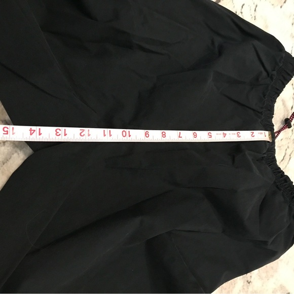 Nike Black Ankle Cropped Pants with Elastic Cuffs - Picture 5 of 6